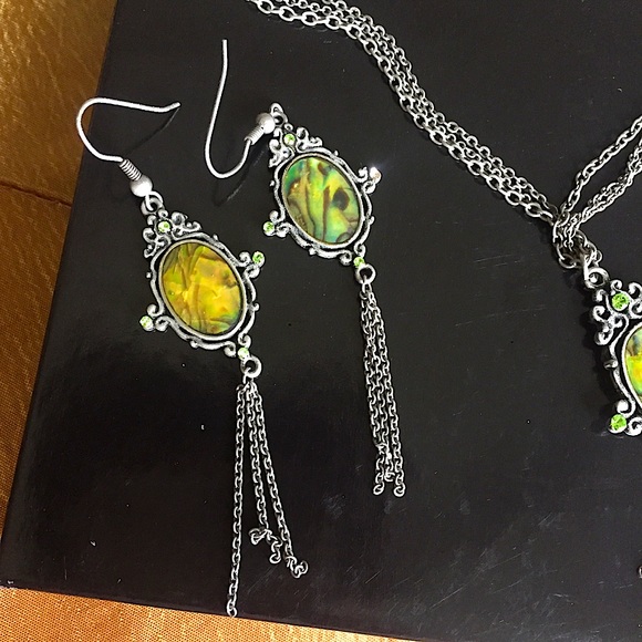 Gothic Necklace and Earrings - Picture 3 of 5